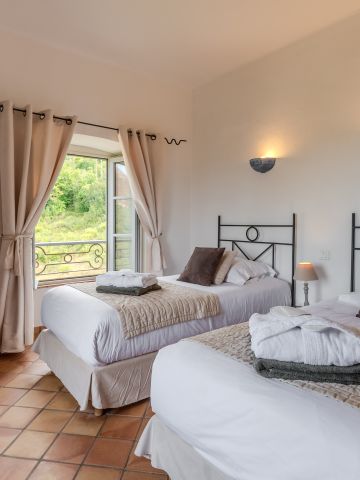 Superior Twin Room of the charming hotel Mare e Monti in Balagne, Corsica